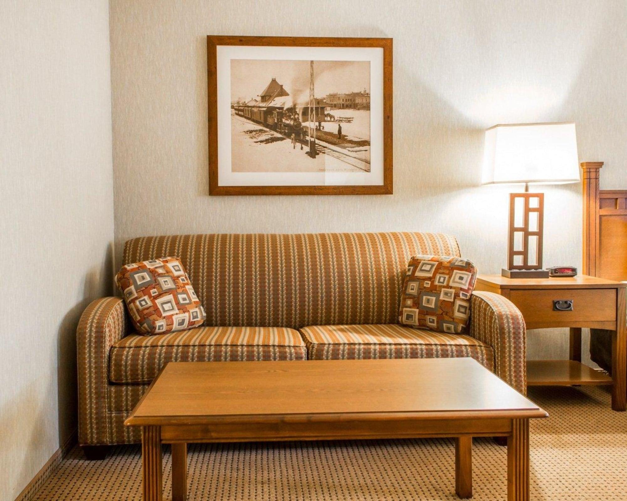 Quality Inn Айрънууд Екстериор снимка