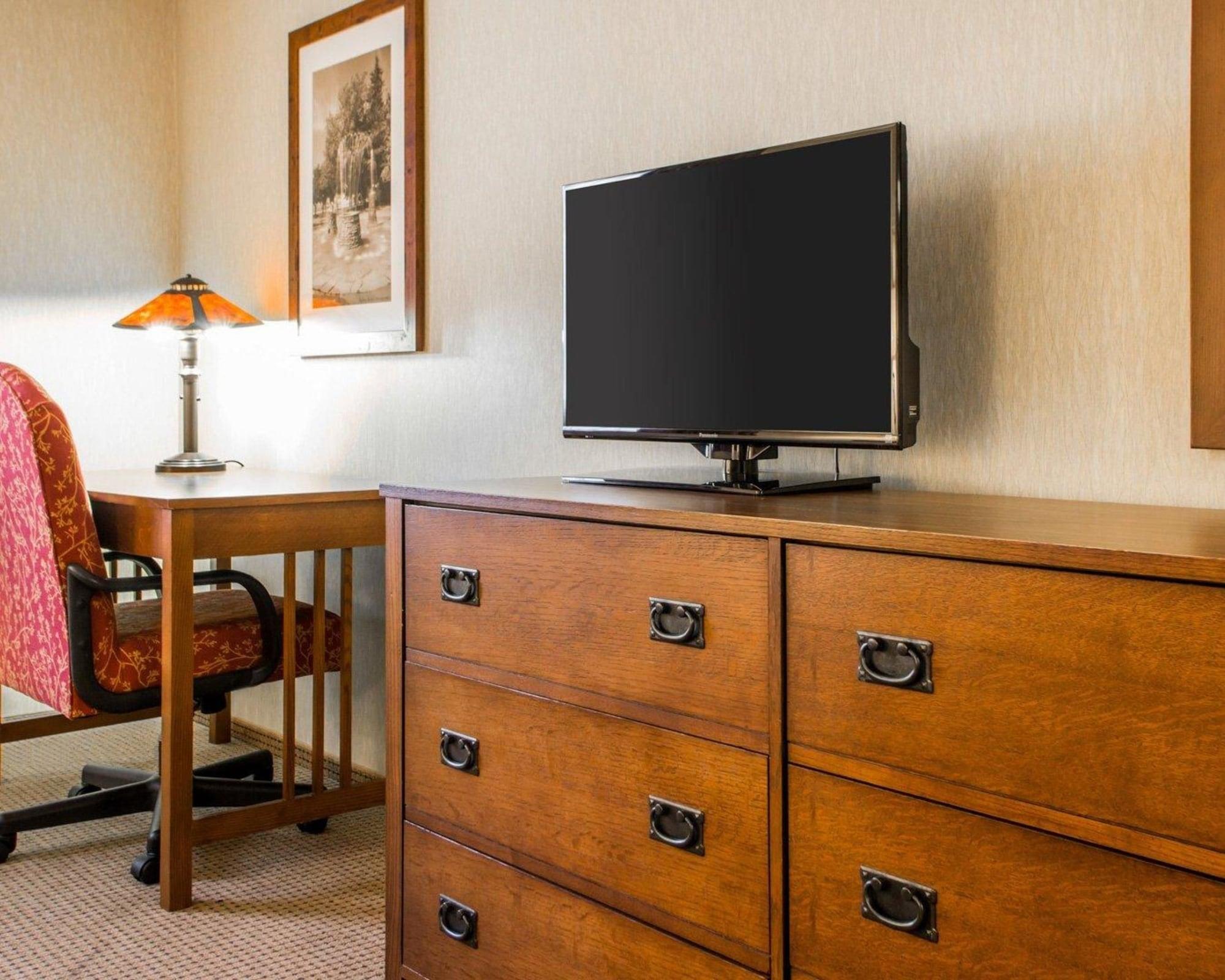 Quality Inn Айрънууд Екстериор снимка