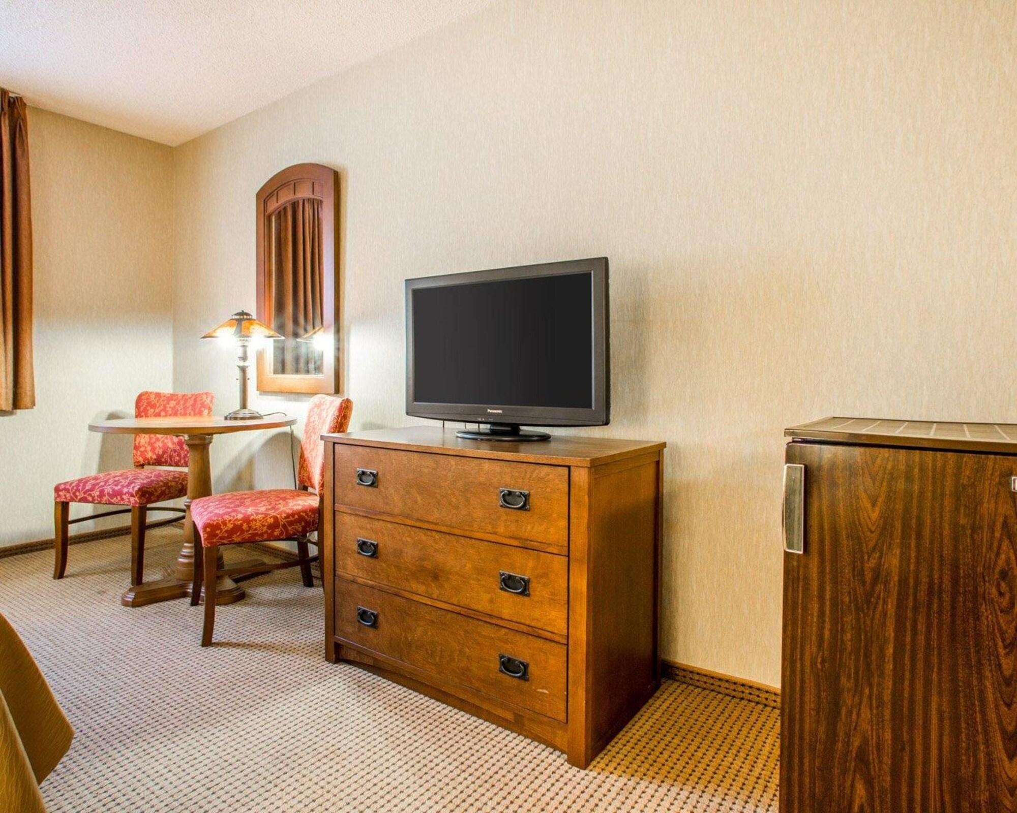 Quality Inn Айрънууд Екстериор снимка