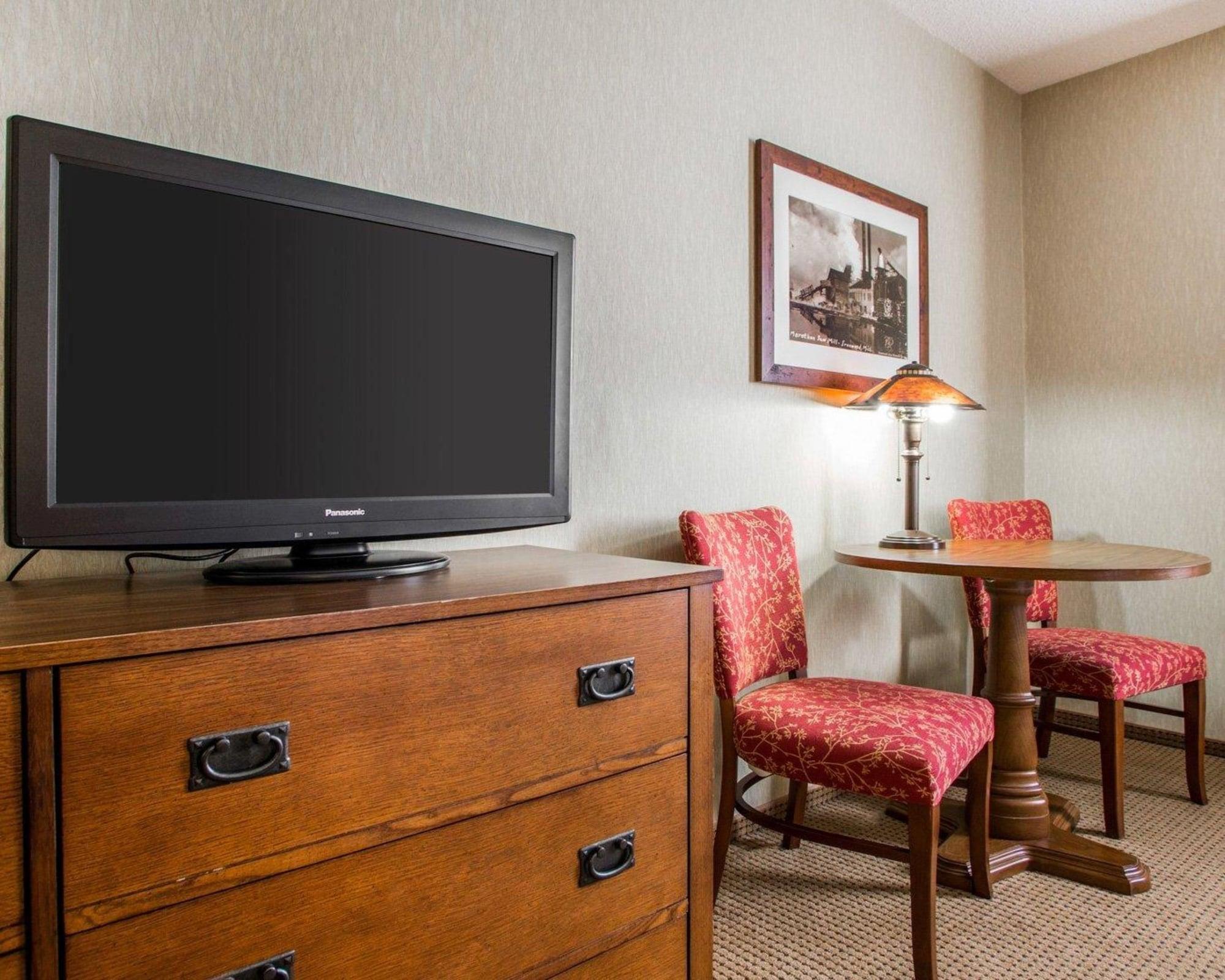 Quality Inn Айрънууд Екстериор снимка