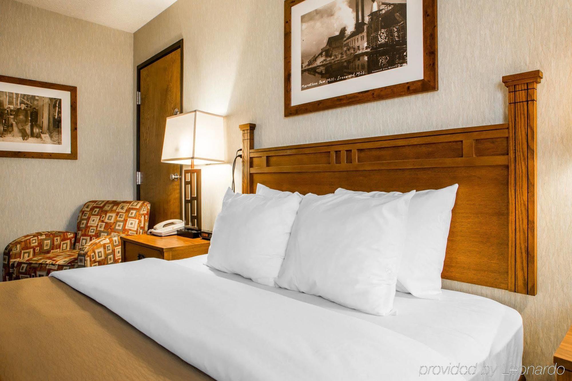 Quality Inn Айрънууд Екстериор снимка