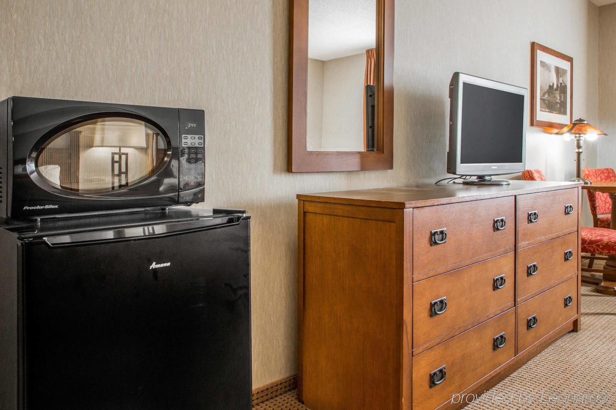 Quality Inn Айрънууд Екстериор снимка