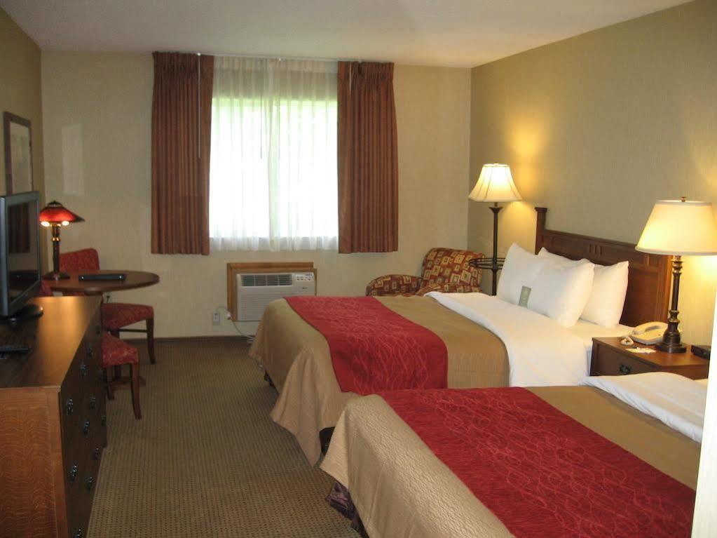 Quality Inn Айрънууд Екстериор снимка