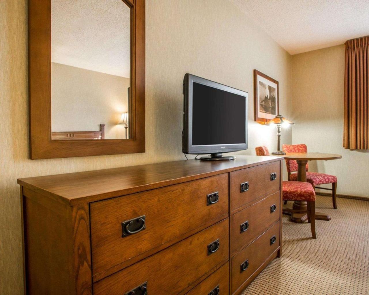 Quality Inn Айрънууд Екстериор снимка