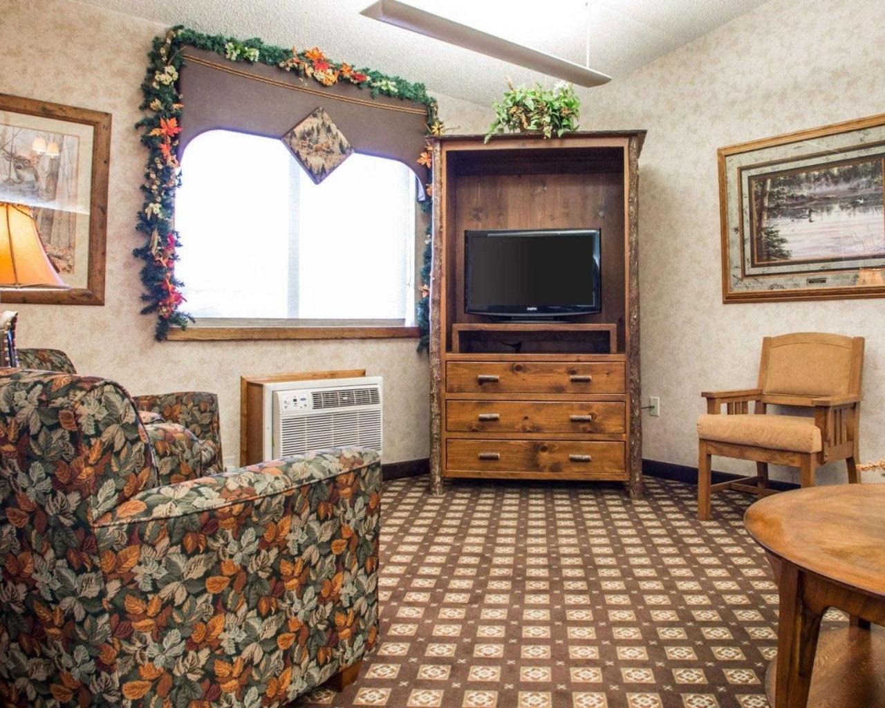 Quality Inn Айрънууд Екстериор снимка